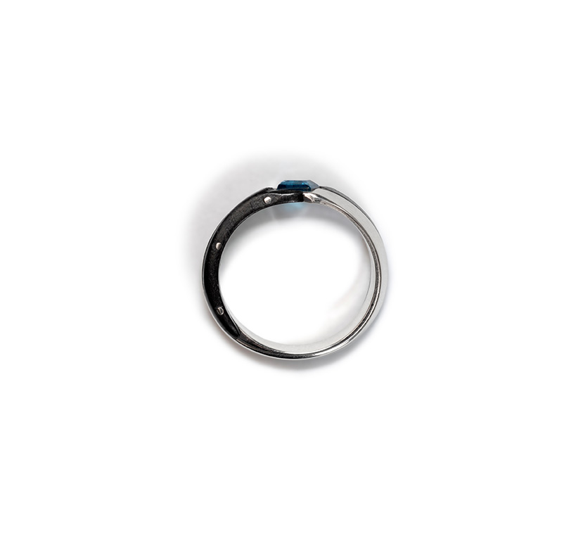 Асимметричное кольцо